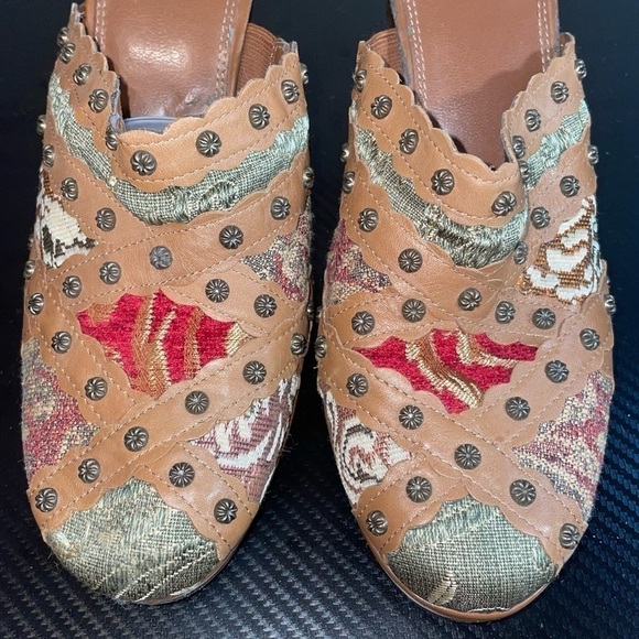 Liz Claiborne Mule Leather Flex Philomena 2 Embellished tapestry Clogs - Picture 8 of 9